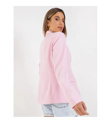 blazer rosa para dar cor ao estilo preppy