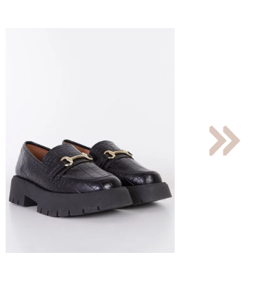 mocassim preto combina com o estilo preppy e está disponível na lojas pompéia